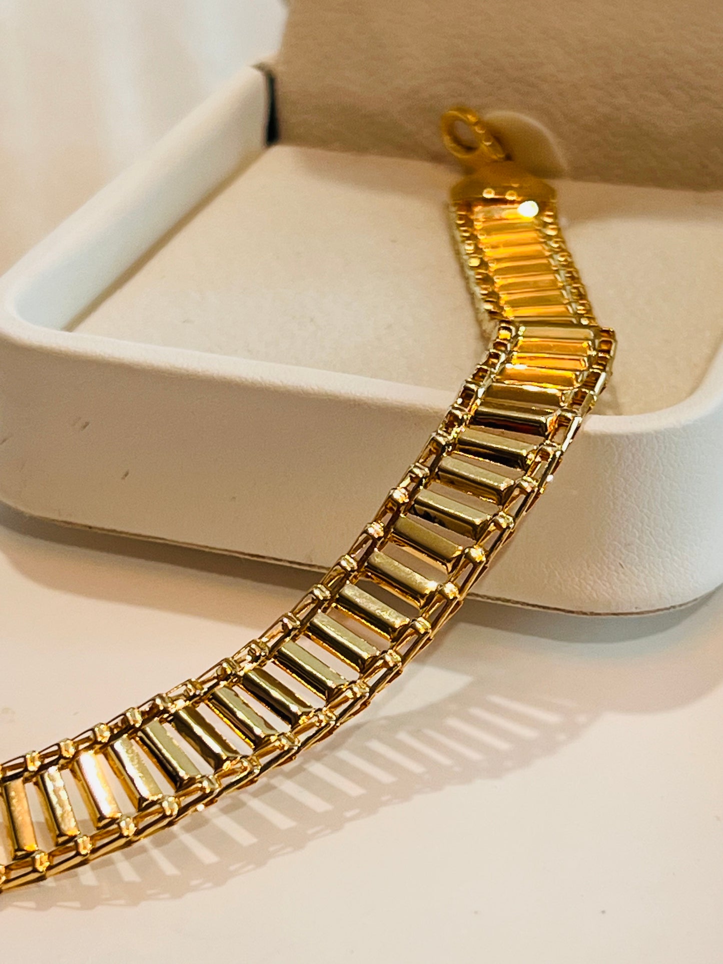 Ladies bracelet