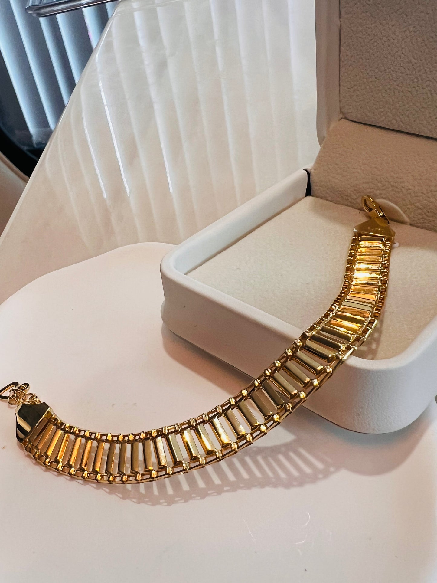 Ladies bracelet