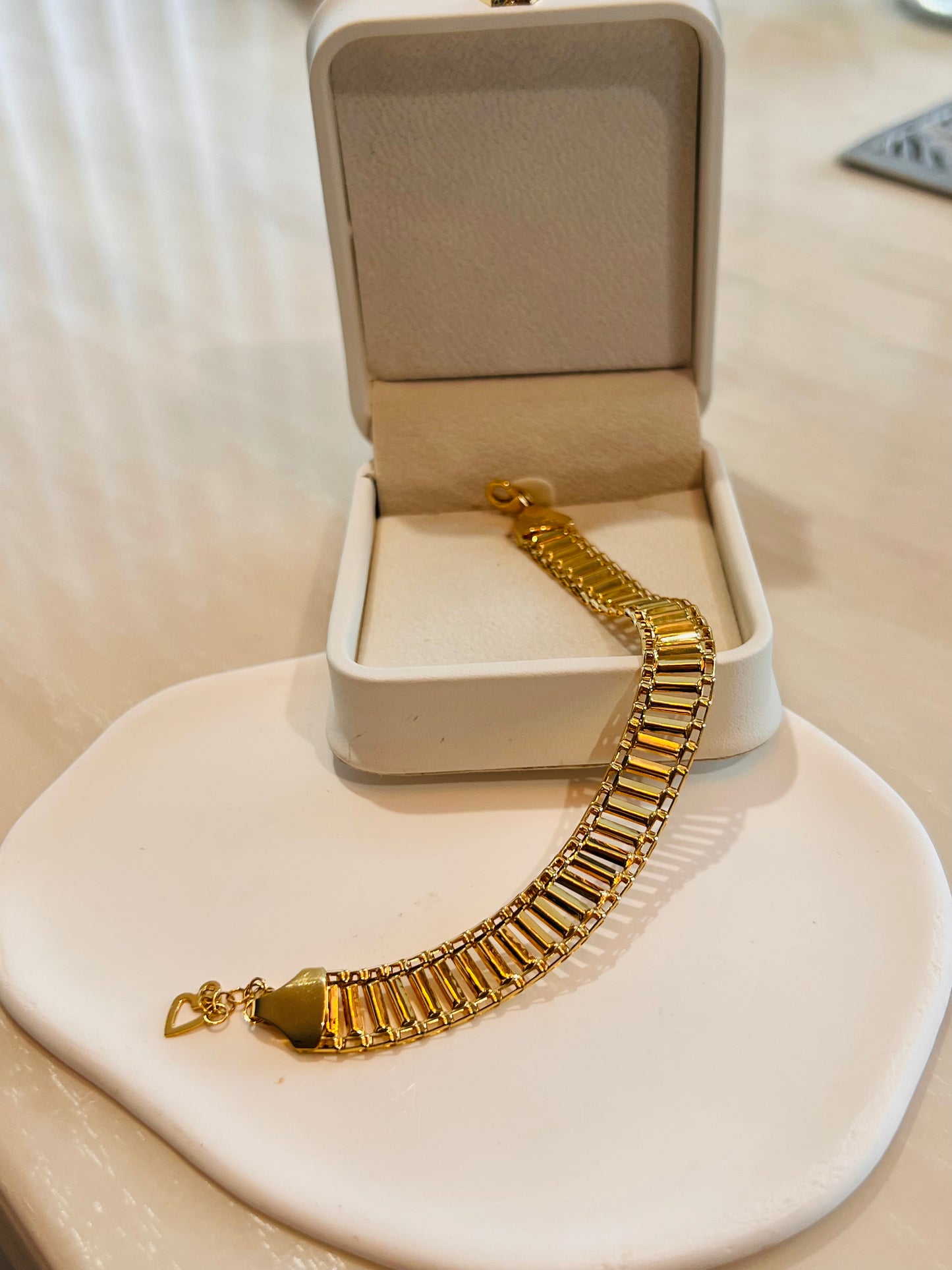 Ladies bracelet