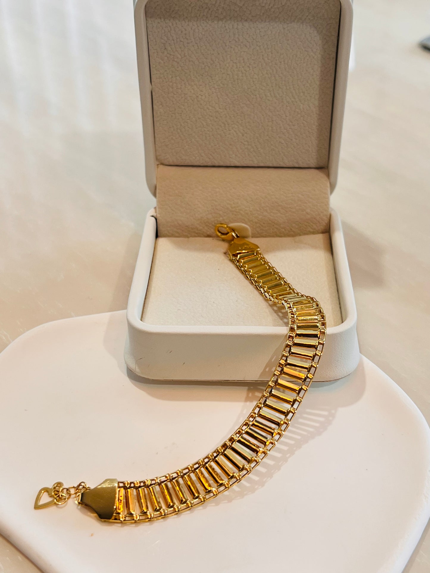 Ladies bracelet