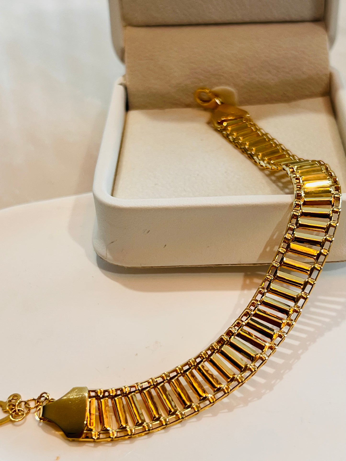 Ladies bracelet